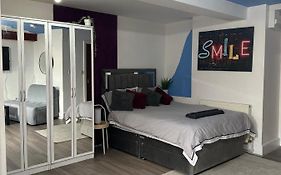 Modern Studio Close To Leeds City Centre